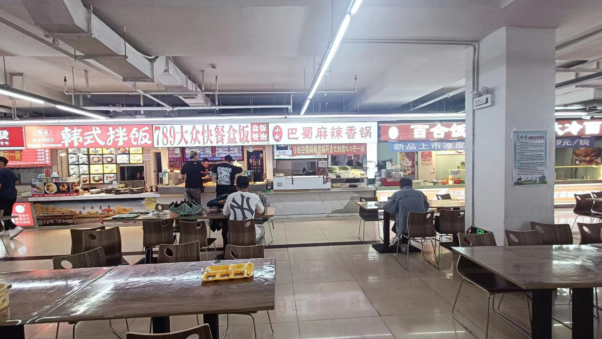 农大金山大市场美食城档口出兑 人流大 学生众多