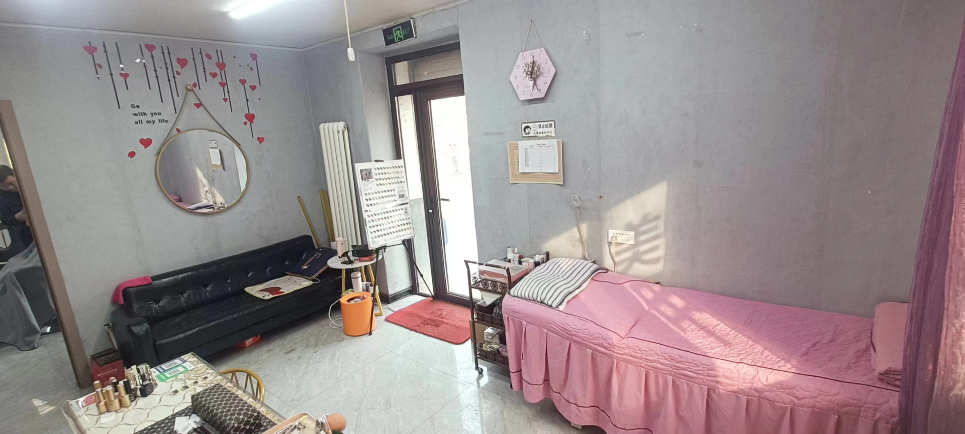 急兑 汽车厂奔驰路美甲美睫店铺出兑 货品设备齐全