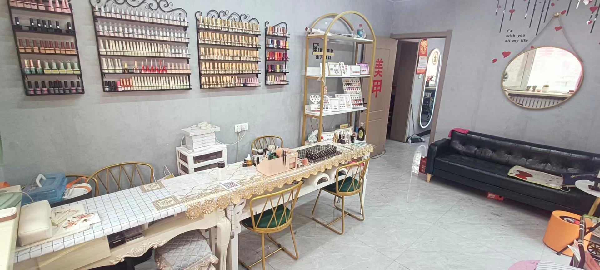急兑 汽车厂奔驰路美甲美睫店铺出兑 货品设备齐全