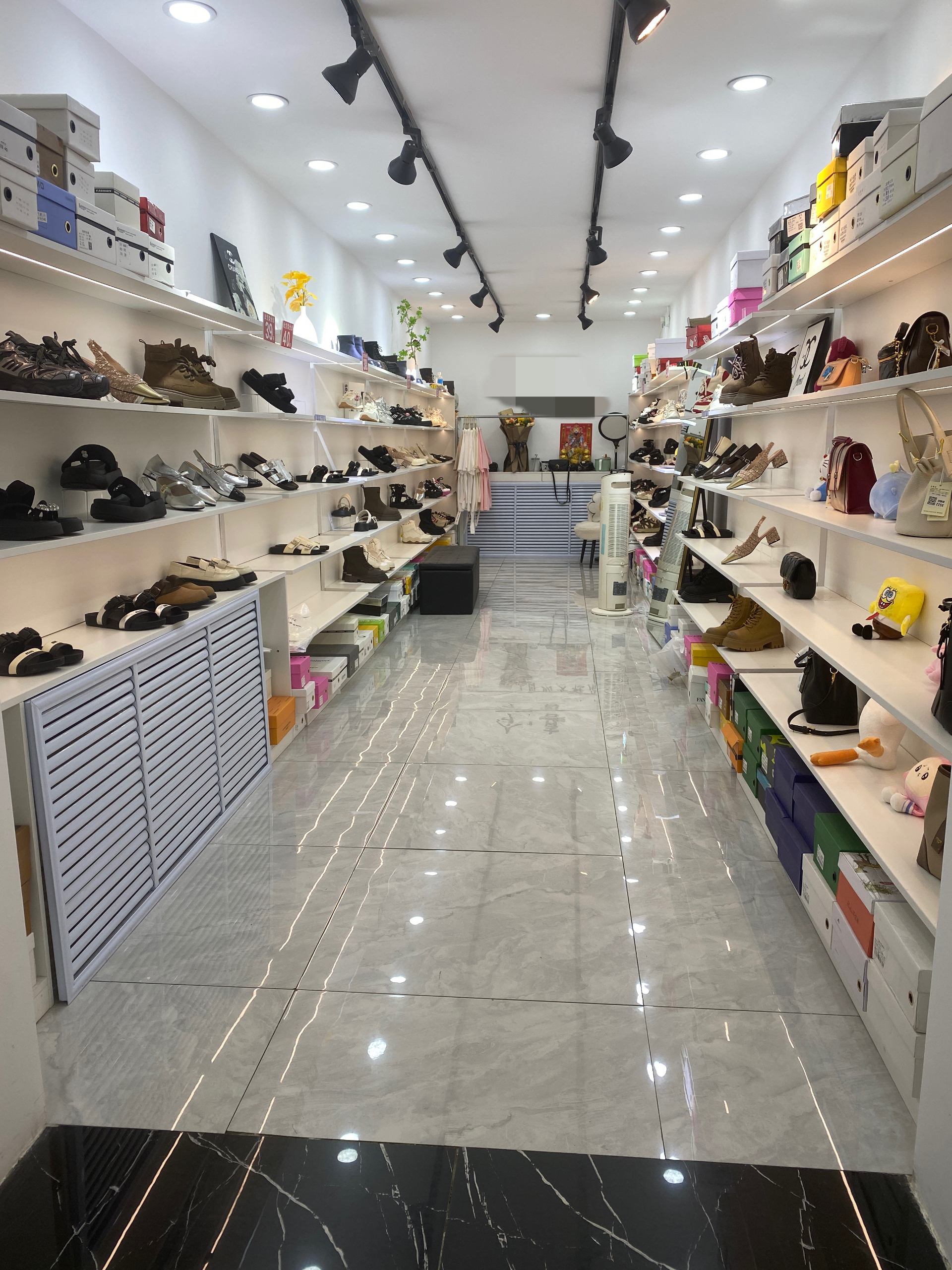 朝阳自助鞋店出兑 店铺转让 全新装修