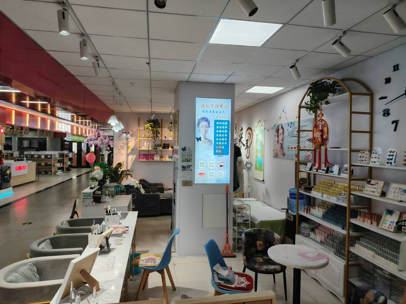 宽城区广源商都负一层美甲美睫纹绣采耳店出兑