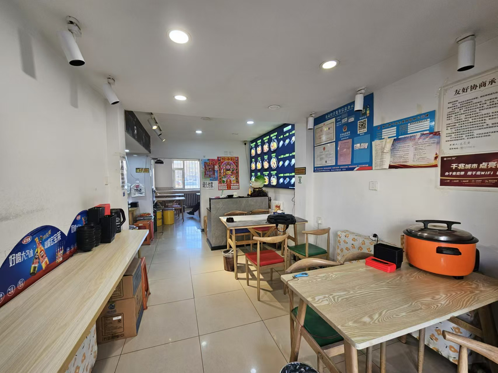 快餐店出兑，因为家中有急事无力经营空屋转让也可，兑品牌也可以