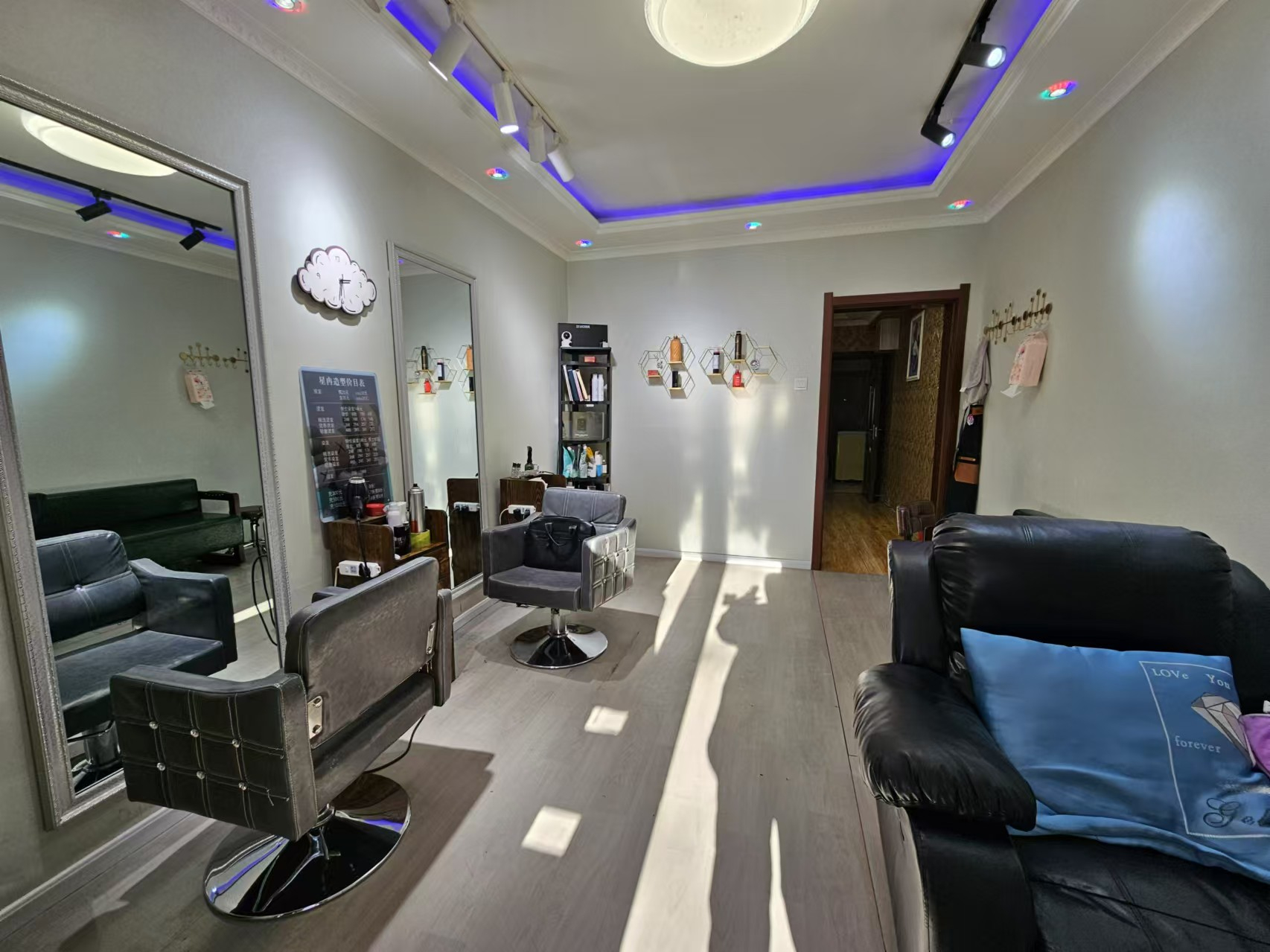 绿园区阳光小区美发店出兑