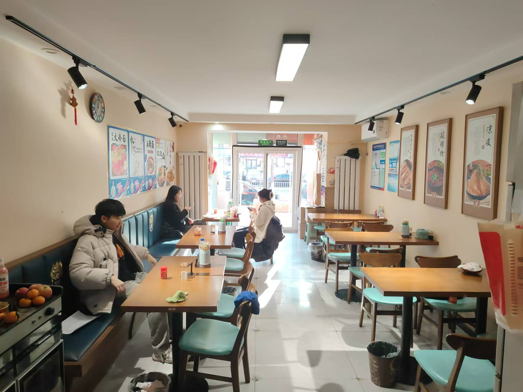经开六区体育学院对面临街快餐店出兑 可带技术