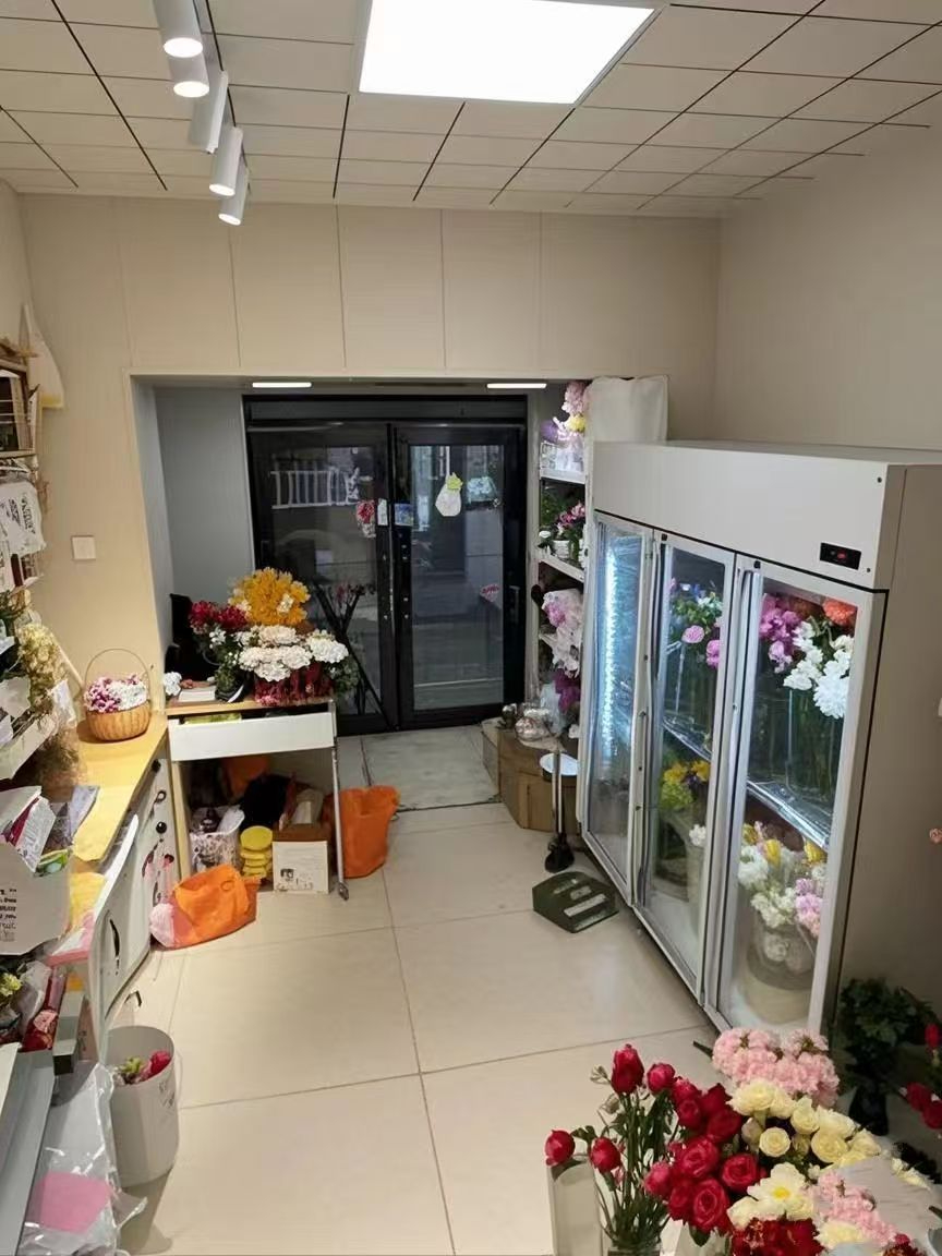 鲜花礼品店出兑转让，花店出兑，学校围绕，培训机构，单位，医院房费低