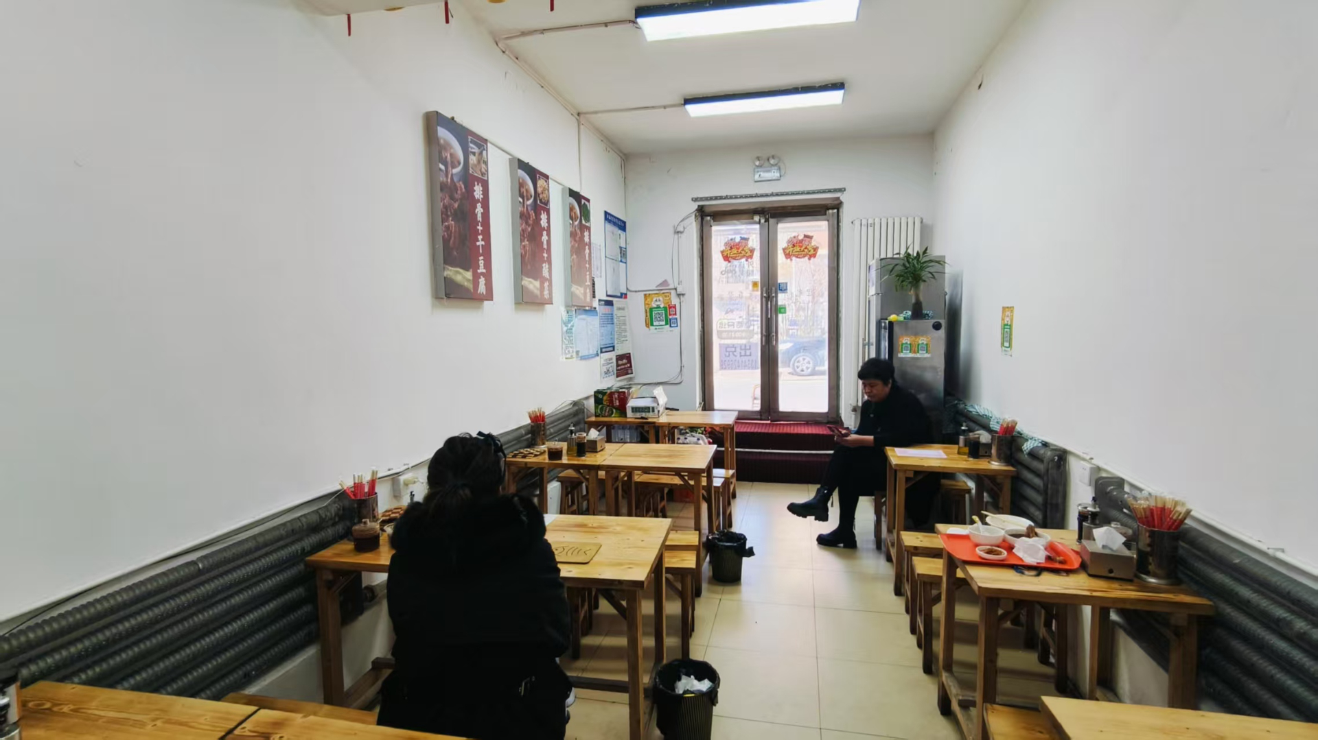 快餐店出兑，餐饮餐馆出兑，房费低，低价转让