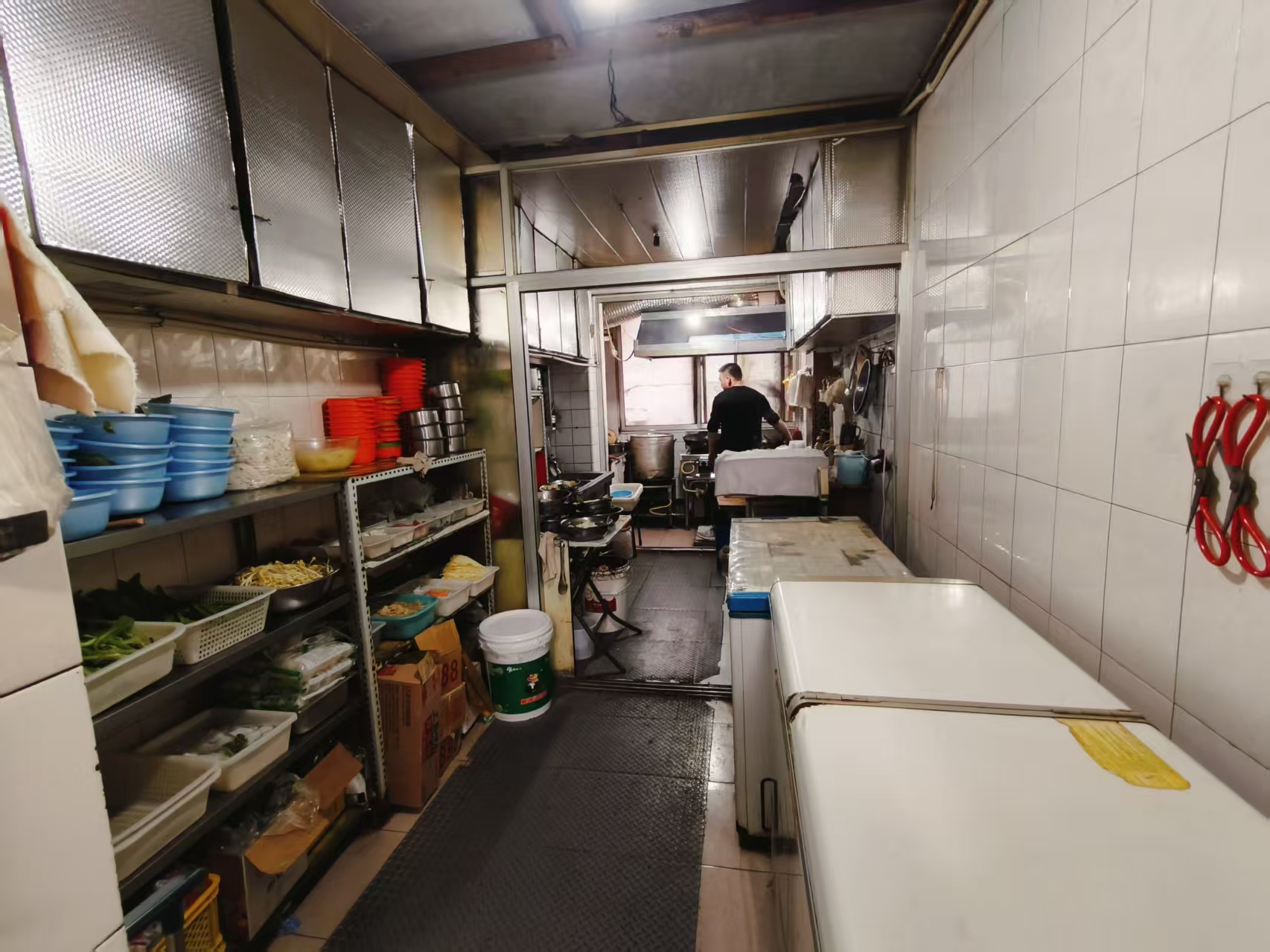 岭东路餐饮店 快餐店出兑转让，中小学围绕，居民密集，