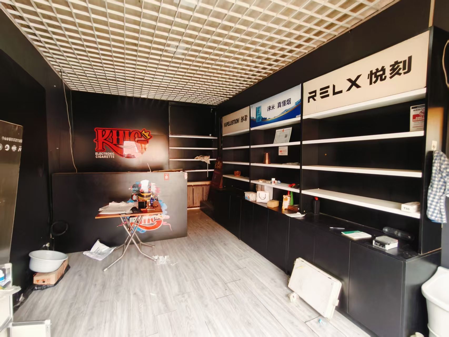 欧亚车百25平门市出租，可做任何项目挨着路口