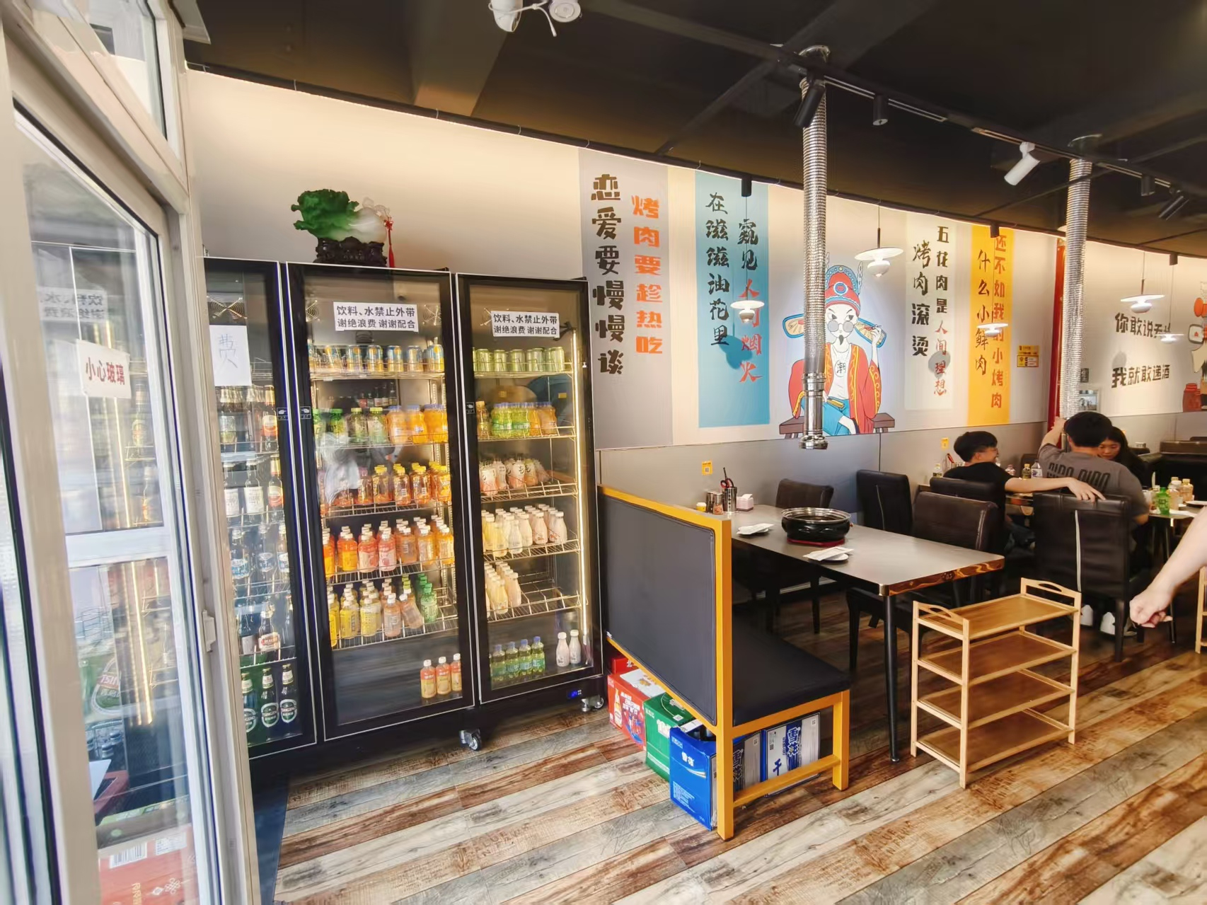 东岭北街营业中烤肉店出兑，位置好。房费低，格局好