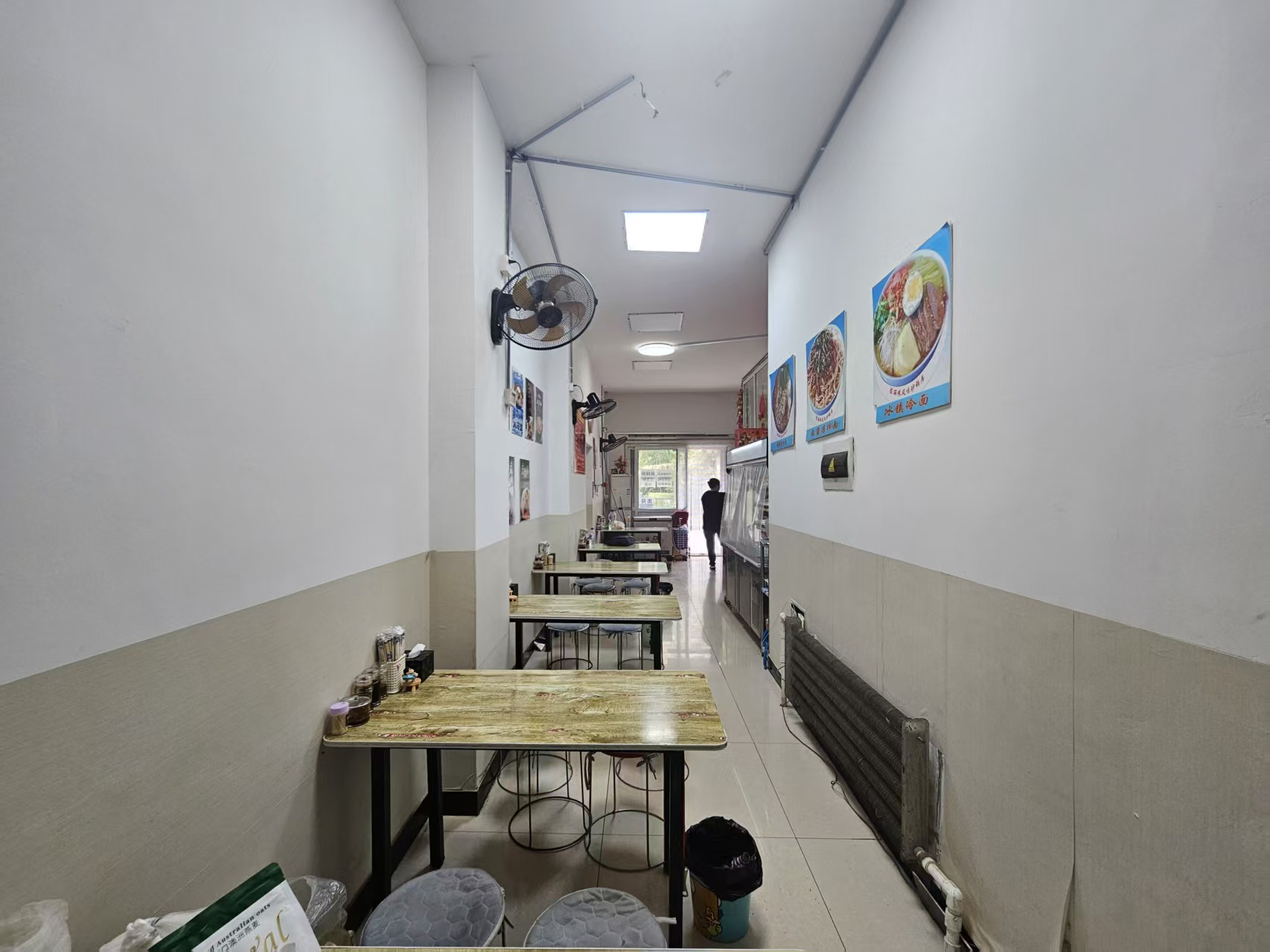 农贸市场门口快餐店出兑 麻辣烫出兑