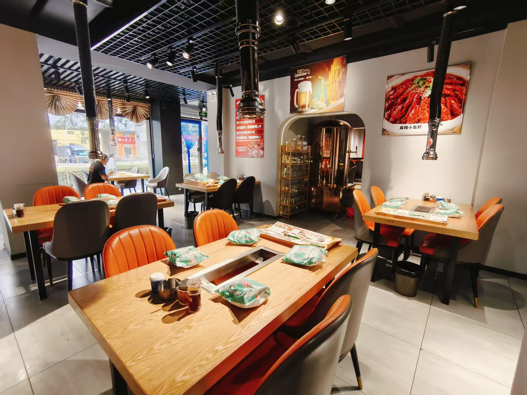 牌匾大落地窗烧烤店出兑转让