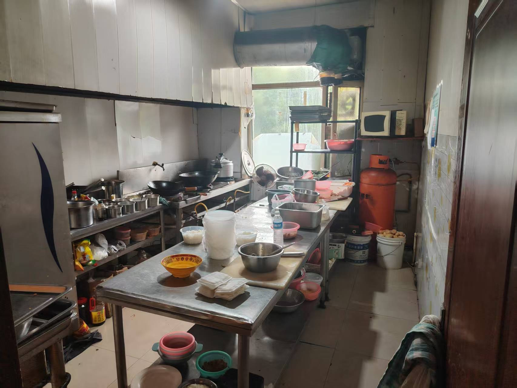 净月区经营多年快餐盒饭店出兑