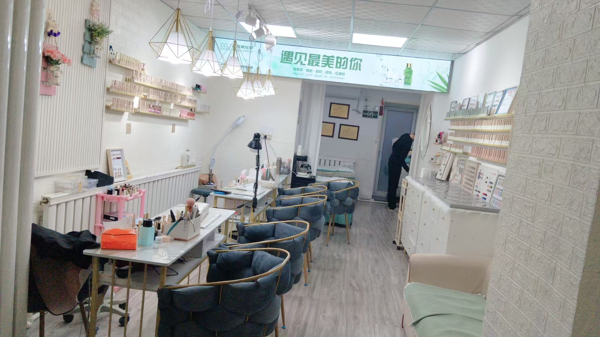 朝阳区美甲美睫店出兑 位置佳全天客源不断